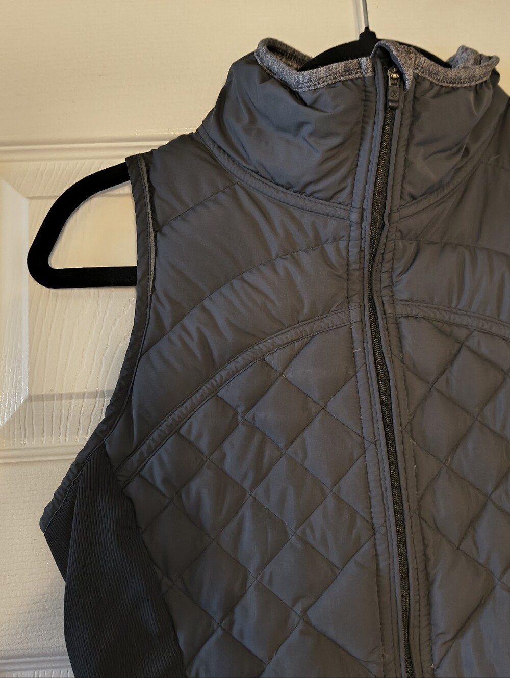 Lululemon Black Quilted Insulated Running Vest Size 8 Stretch Fleece Panels - Picture 11 of 16